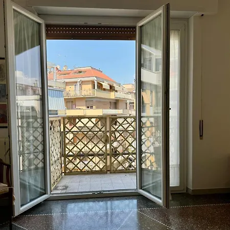 Quiet Nest In The Heart Of Gianicolo アパート